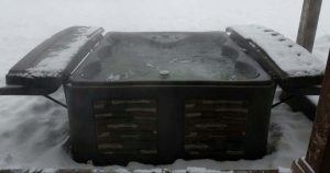 vírivka na záhrade v zime